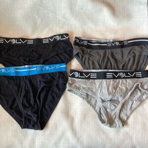 Men’s lot of 4 Evolve medium briefs